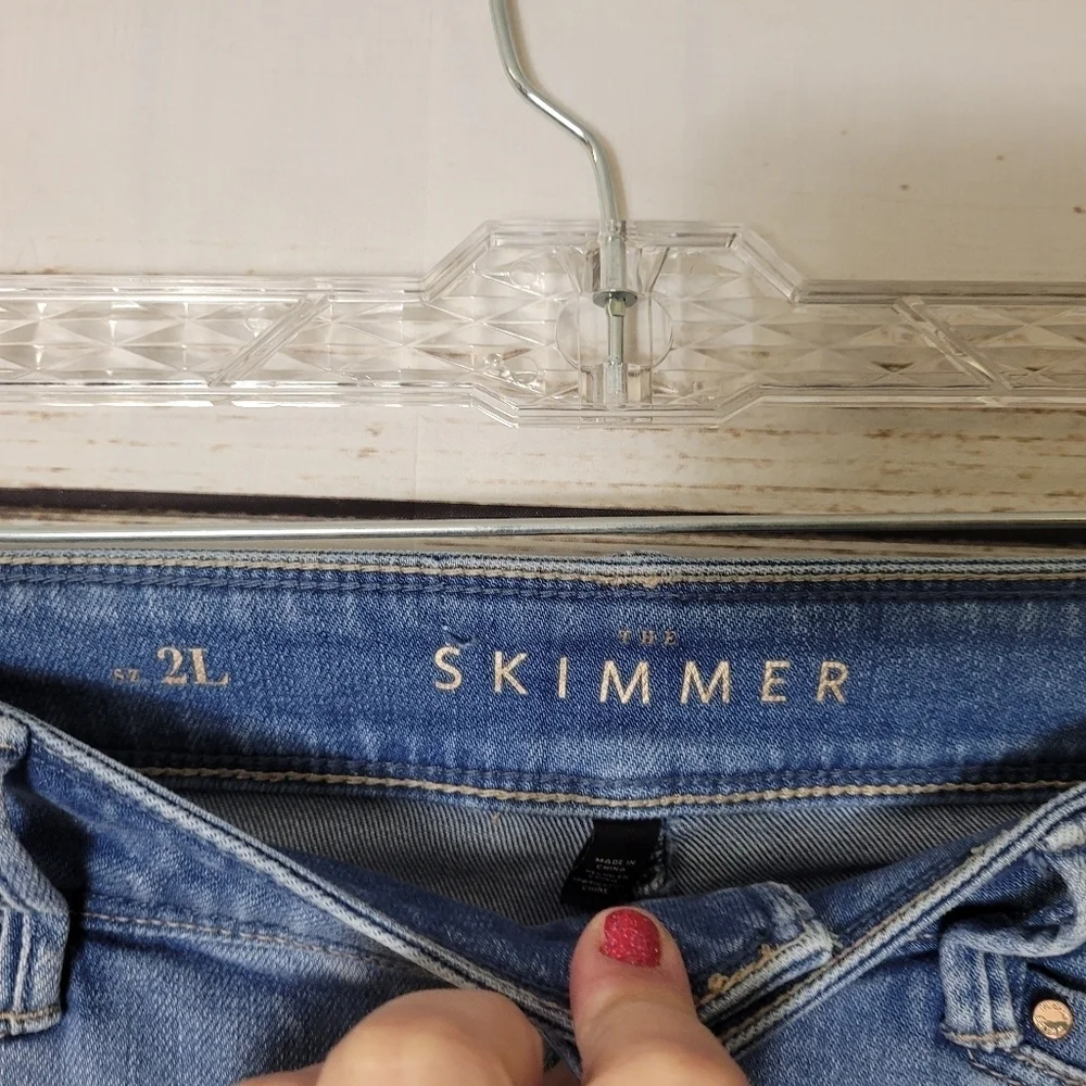 WHBM Distressed Skimmer Jeans Size 2 Long